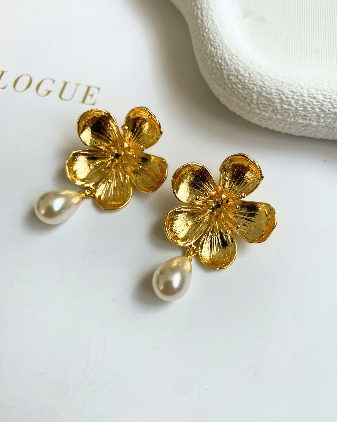 Gold Çiçekli İnci Küpe