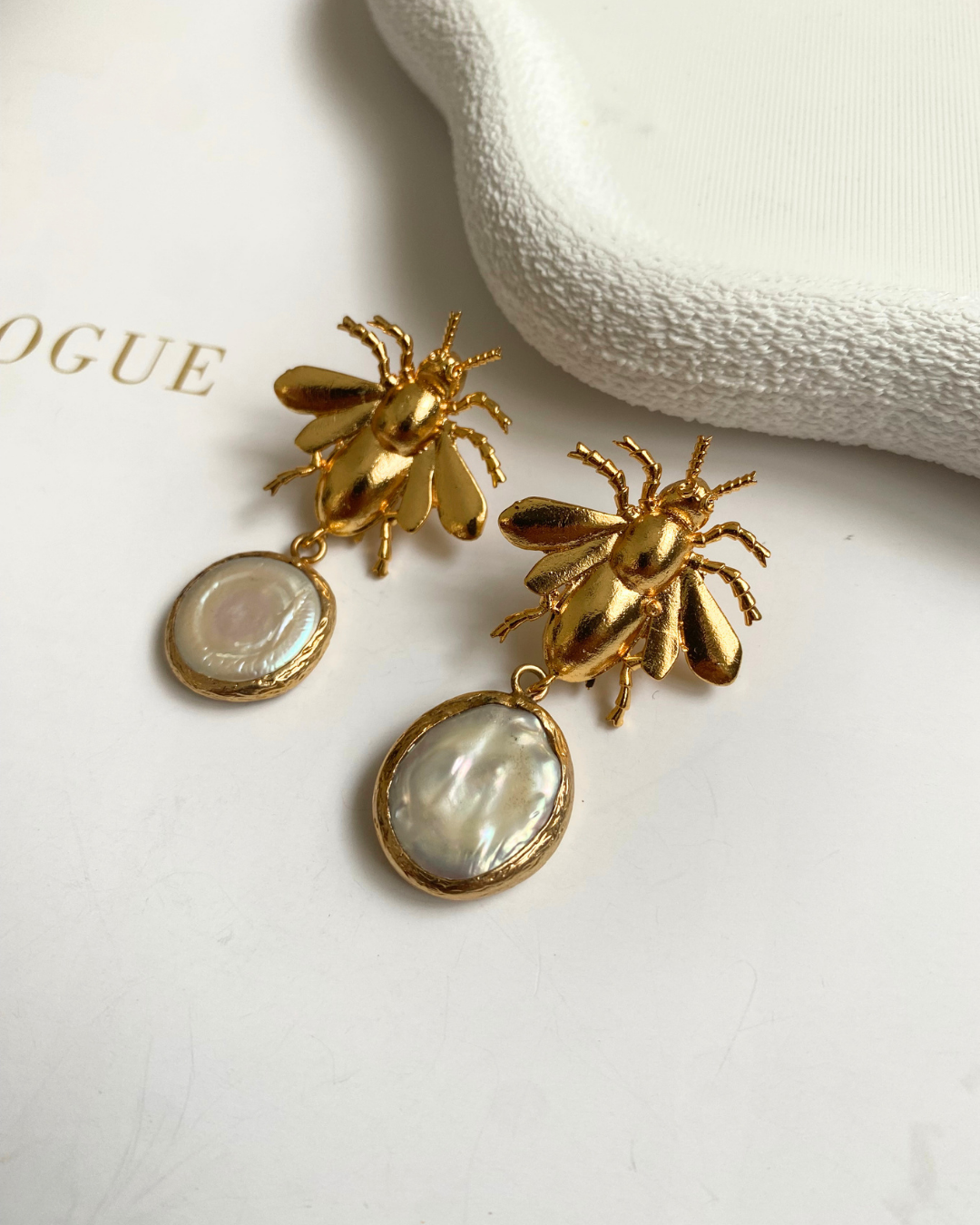 Sedefli Gold Arı Figürlü Küpe